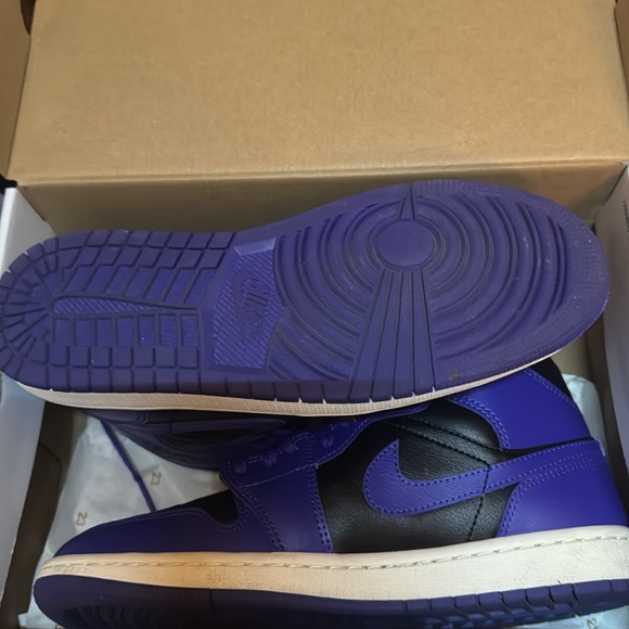 Women’s Air Jordan 1 Mid Black and violet - Picture 2 of 5